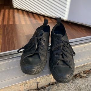 Black low top converse
